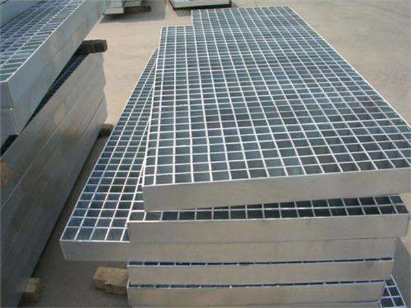 泰安镀锌板提醒你，如何选购质量好的镀锌格栅板。